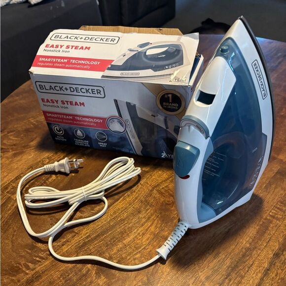 BLACK+DECKER Easy Steam Compact Iron, True-Glide Non-Stick Soleplate, Steam - Picture 6 of 9